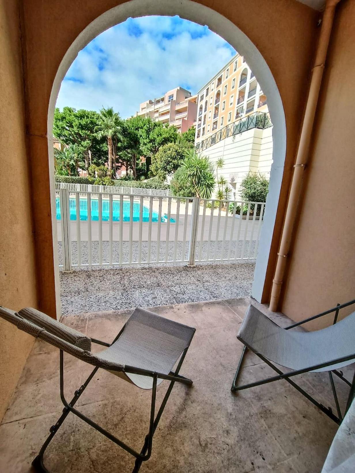 Direct Monaco Studio Devant Piscine โบโซเลย ภายนอก รูปภาพ