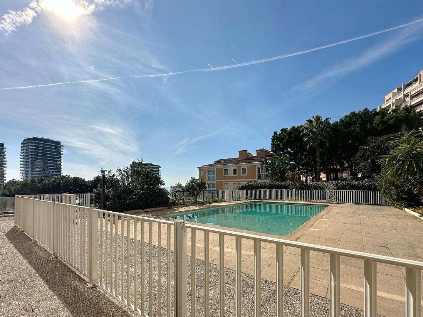 Direct Monaco Studio Devant Piscine โบโซเลย ภายนอก รูปภาพ